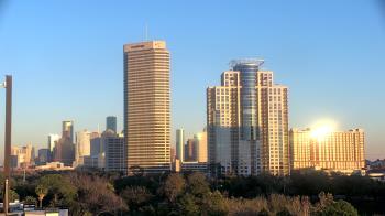 Weather camera view of St Thomas High School.