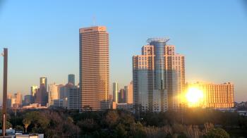 Weather camera view of St Thomas High School.