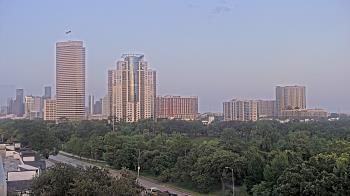 Weather camera view of St Thomas High School.
