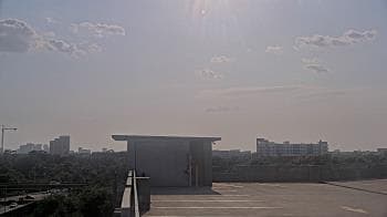 Weather camera view of St Thomas High School.