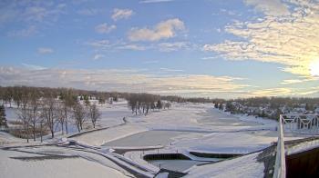 Weather camera view of The Royal Fox Country Club.