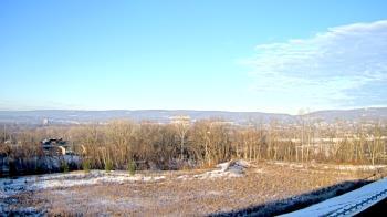 Weather camera view of Wilkes-Barre Area High School.