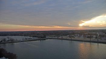 Weather camera view of Commerce Bank.