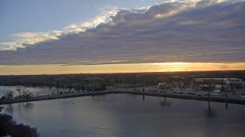 Weather camera view of Commerce Bank.