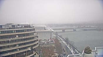 Weather camera view of The Watergate Hotel.