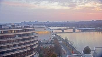 Weather camera view of The Watergate Hotel.