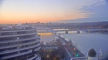 Weather camera view of The Watergate Hotel.