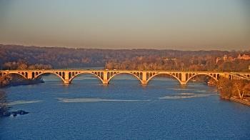 Weather camera view of The Watergate Hotel.