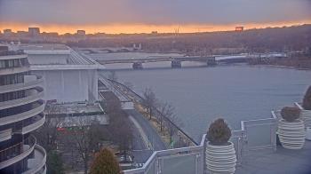 Weather camera view of The Watergate Hotel.