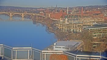 Weather camera view of The Watergate Hotel.