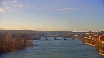 Weather camera view of The Watergate Hotel.