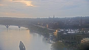 Weather camera view of The Watergate Hotel.