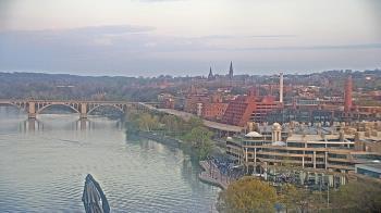 Weather camera view of The Watergate Hotel.