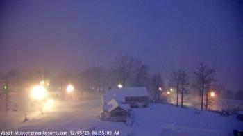 Weather camera view of Wintergreen Mtn. at 3600 ft. elev..