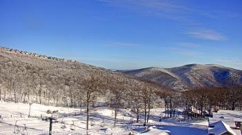 Weather camera view of Wintergreen Mtn. at 3600 ft. elev..