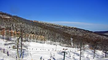 Weather camera view of Wintergreen Mtn. at 3600 ft. elev..