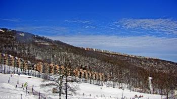 Weather camera view of Wintergreen Mtn. at 3600 ft. elev..