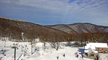 Weather camera view of Wintergreen Mtn. at 3600 ft. elev..