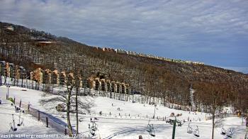 Weather camera view of Wintergreen Mtn. at 3600 ft. elev..