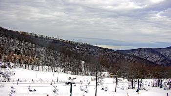 Weather camera view of Wintergreen Mtn. at 3600 ft. elev..
