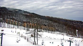 Weather camera view of Wintergreen Mtn. at 3600 ft. elev..