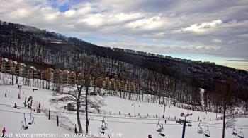 Weather camera view of Wintergreen Mtn. at 3600 ft. elev..