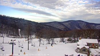Weather camera view of Wintergreen Mtn. at 3600 ft. elev..