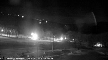 Weather camera view of Wintergreen Mtn. at 3600 ft. elev..