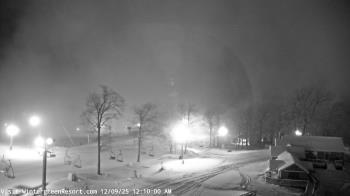 Weather camera view of Wintergreen Mtn. at 3600 ft. elev..