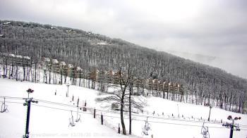 Weather camera view of Wintergreen Mtn. at 3600 ft. elev..
