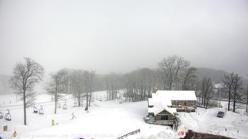 Weather camera view of Wintergreen Mtn. at 3600 ft. elev..