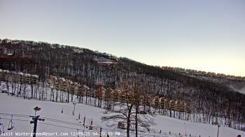 Weather camera view of Wintergreen Mtn. at 3600 ft. elev..