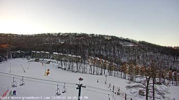 Weather camera view of Wintergreen Mtn. at 3600 ft. elev..