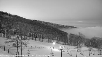 Weather camera view of Wintergreen Mtn. at 3600 ft. elev..