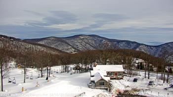 Weather camera view of Wintergreen Mtn. at 3600 ft. elev..