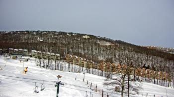 Weather camera view of Wintergreen Mtn. at 3600 ft. elev..
