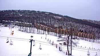 Weather camera view of Wintergreen Mtn. at 3600 ft. elev..
