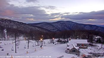 Weather camera view of Wintergreen Mtn. at 3600 ft. elev..