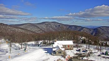 Weather camera view of Wintergreen Mtn. at 3600 ft. elev..