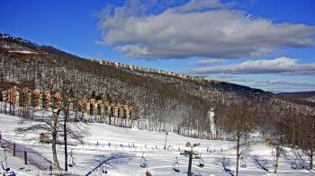 Weather camera view of Wintergreen Mtn. at 3600 ft. elev..