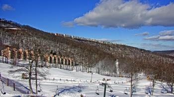 Weather camera view of Wintergreen Mtn. at 3600 ft. elev..