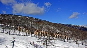 Weather camera view of Wintergreen Mtn. at 3600 ft. elev..