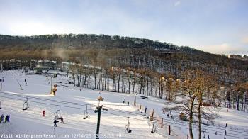 Weather camera view of Wintergreen Mtn. at 3600 ft. elev..