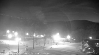 Weather camera view of Wintergreen Mtn. at 3600 ft. elev..