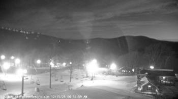 Weather camera view of Wintergreen Mtn. at 3600 ft. elev..