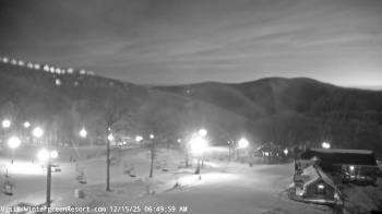 Weather camera view of Wintergreen Mtn. at 3600 ft. elev..