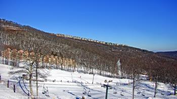 Weather camera view of Wintergreen Mtn. at 3600 ft. elev..