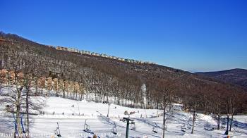 Weather camera view of Wintergreen Mtn. at 3600 ft. elev..