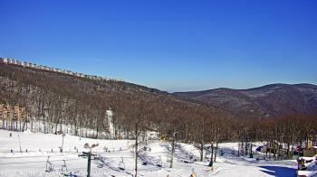 Weather camera view of Wintergreen Mtn. at 3600 ft. elev..