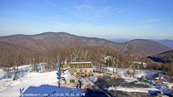 Weather camera view of Wintergreen Mtn. at 3600 ft. elev..